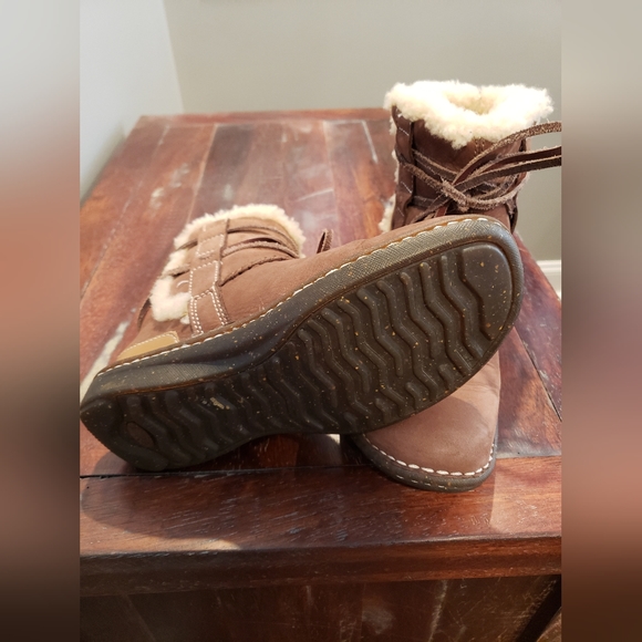 UGG Caspian Sued Boot - Picture 4 of 7